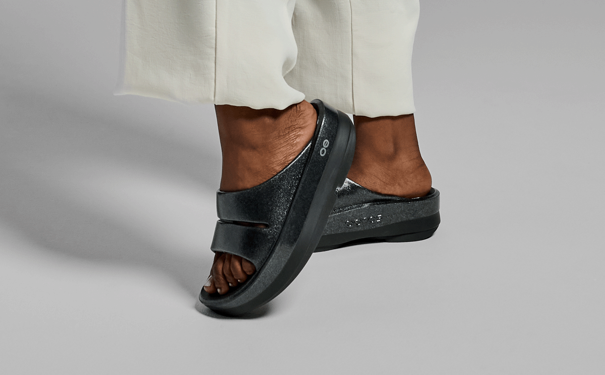 Women's OOmega OOahh Stacked Sandal - Black Sparkle - Image 8