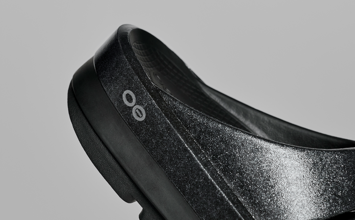 Women's OOmega OOahh Stacked Sandal - Black Sparkle - Image 10